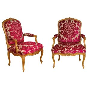 Paire De Fauteuils "à La Reine" En Bois De Hêtre Sculpté, Estampillés De I. Gourdin