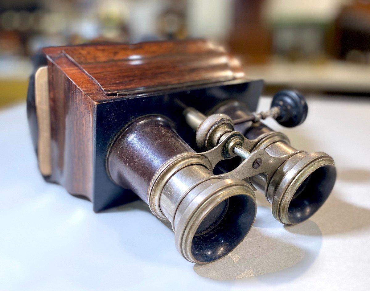 Mahogany Stereoscopic Viewer With "underwood & Underwood" Stereo Card