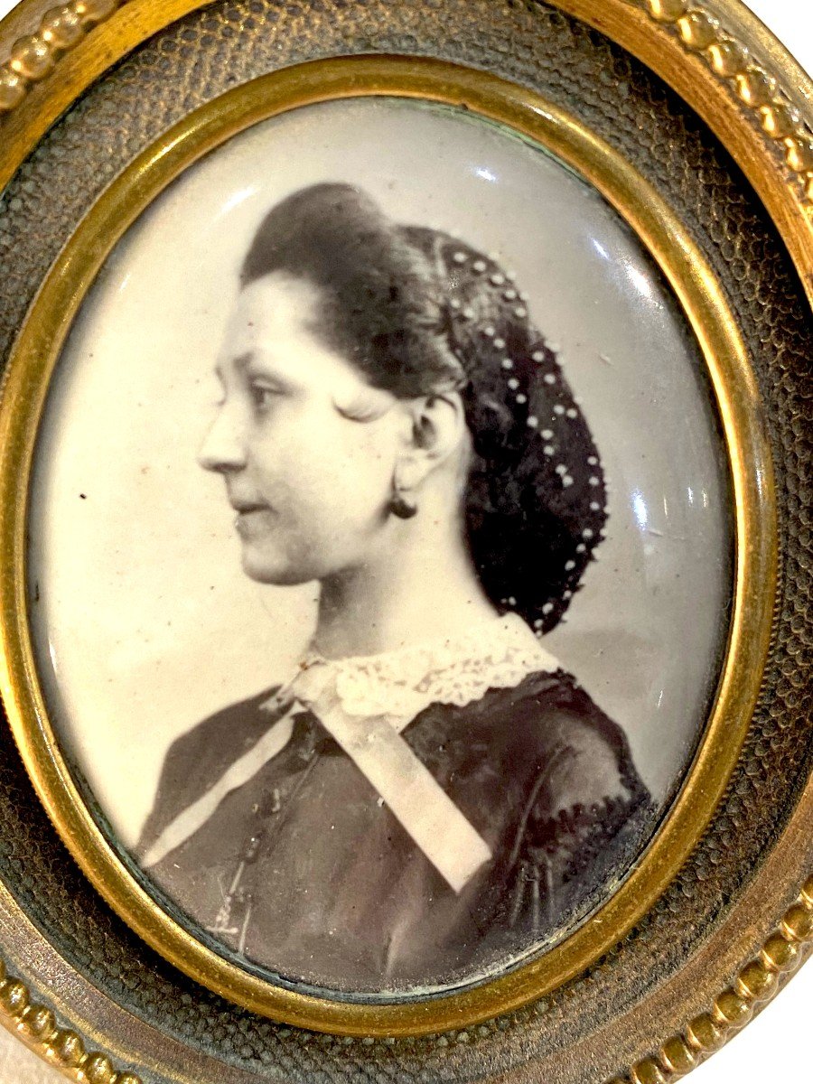 Photography On Enamel Portrait Of Woman-photo-2