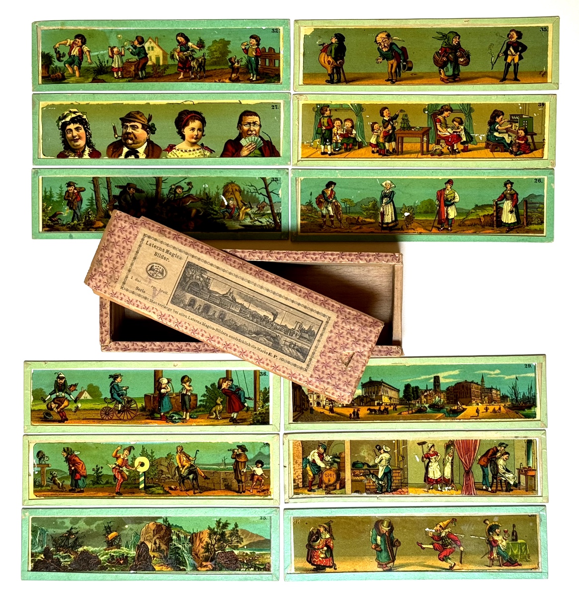 Coffret 12 plaques de verre Ernst Plank pour lanterne magique c.1870 