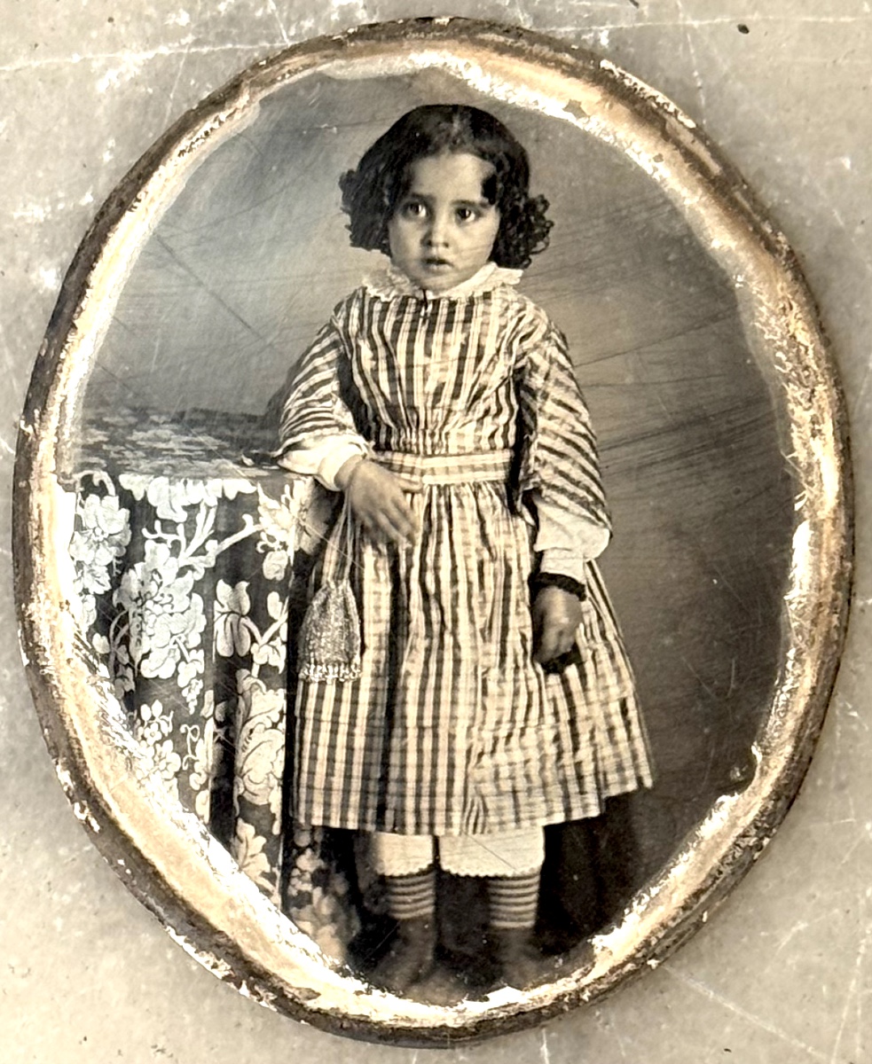 Daguerréotype rehaussé d'une enfant Circa 1850 -photo-3