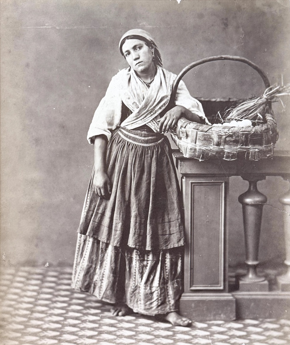 Giorgio SOMMER (1834-1914) La marchande d'oeufs, Naples circa 1870 Photographie Tirage albuminé