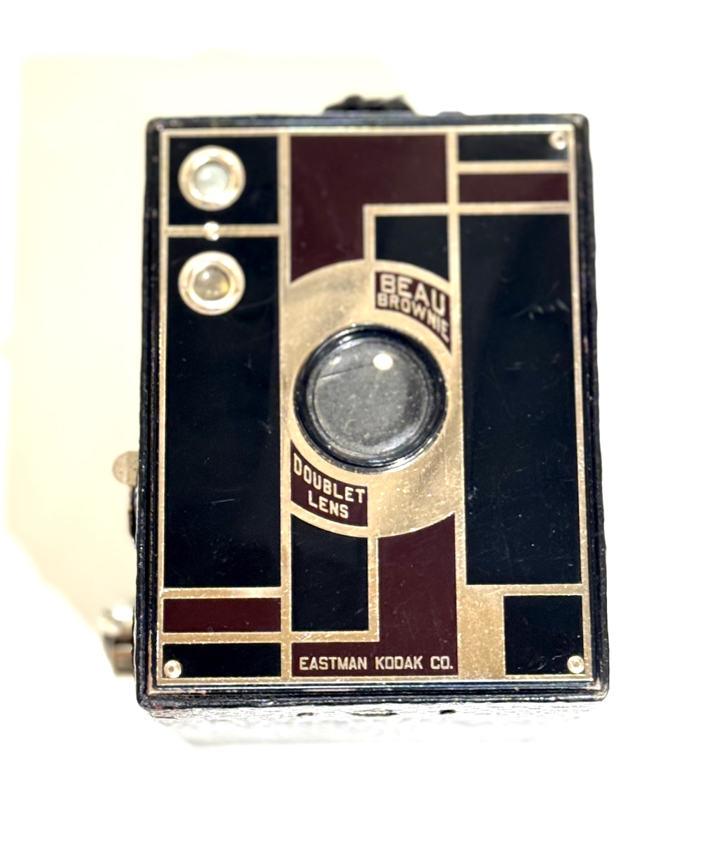 Beau Brownie Art Déco Eastman Kodak  Bordeaux et Noir Appareil photographique Vintage c. 1930-photo-1