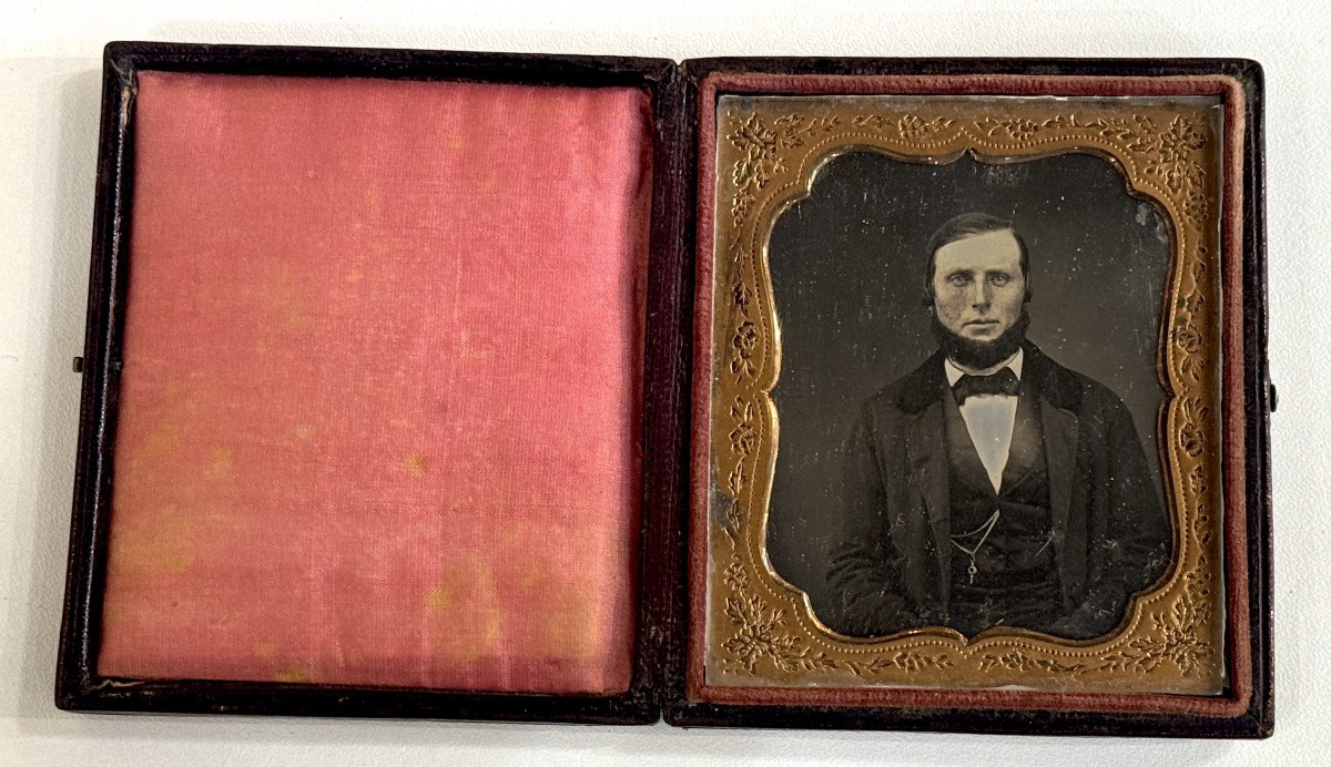 Daguerreotype, Portrait Of A Man By Meade Brothers C.1855 Photograph-photo-4