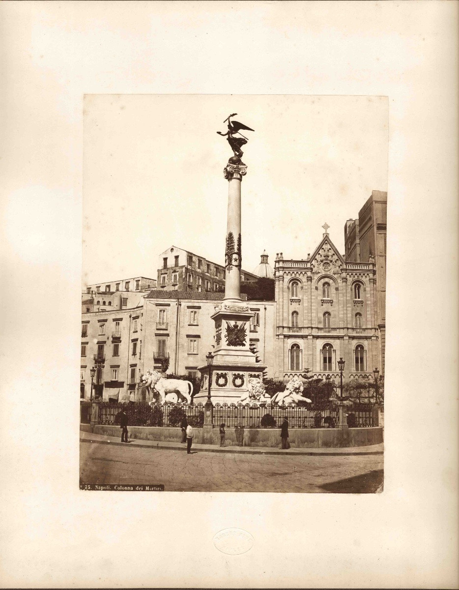 Roberto RIVE, Place des Martyrs, Napoli, Italie c 1870 timbre sec Tirage albuminé photographie-photo-2