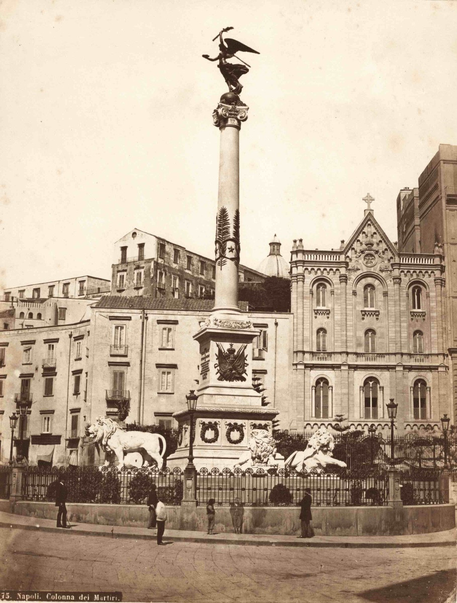 Roberto RIVE, Place des Martyrs, Napoli, Italie c 1870 timbre sec Tirage albuminé photographie