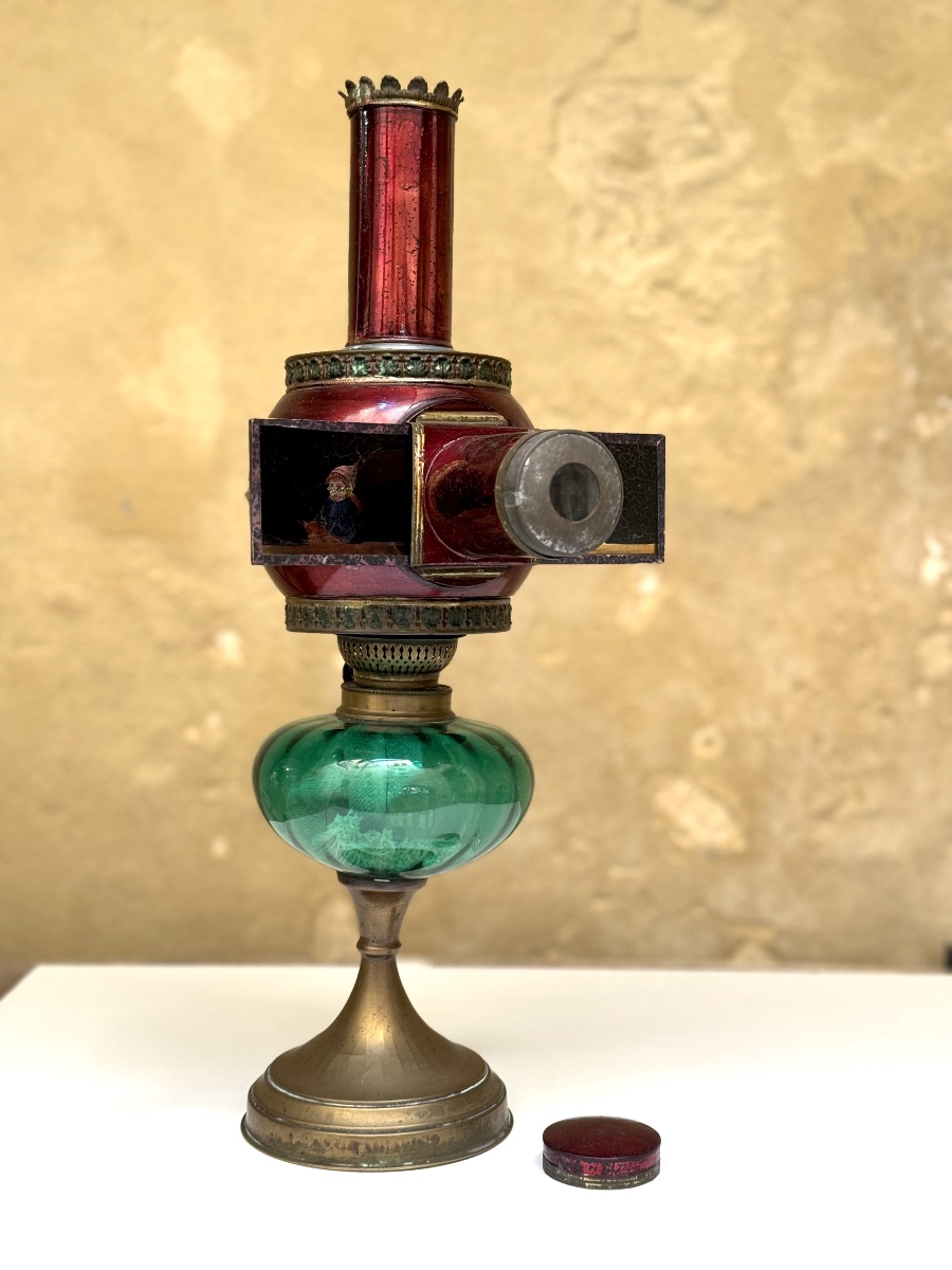 Lampascope boule LAPIERRE sur lampe à pétrole circa 1870 lanterne magique