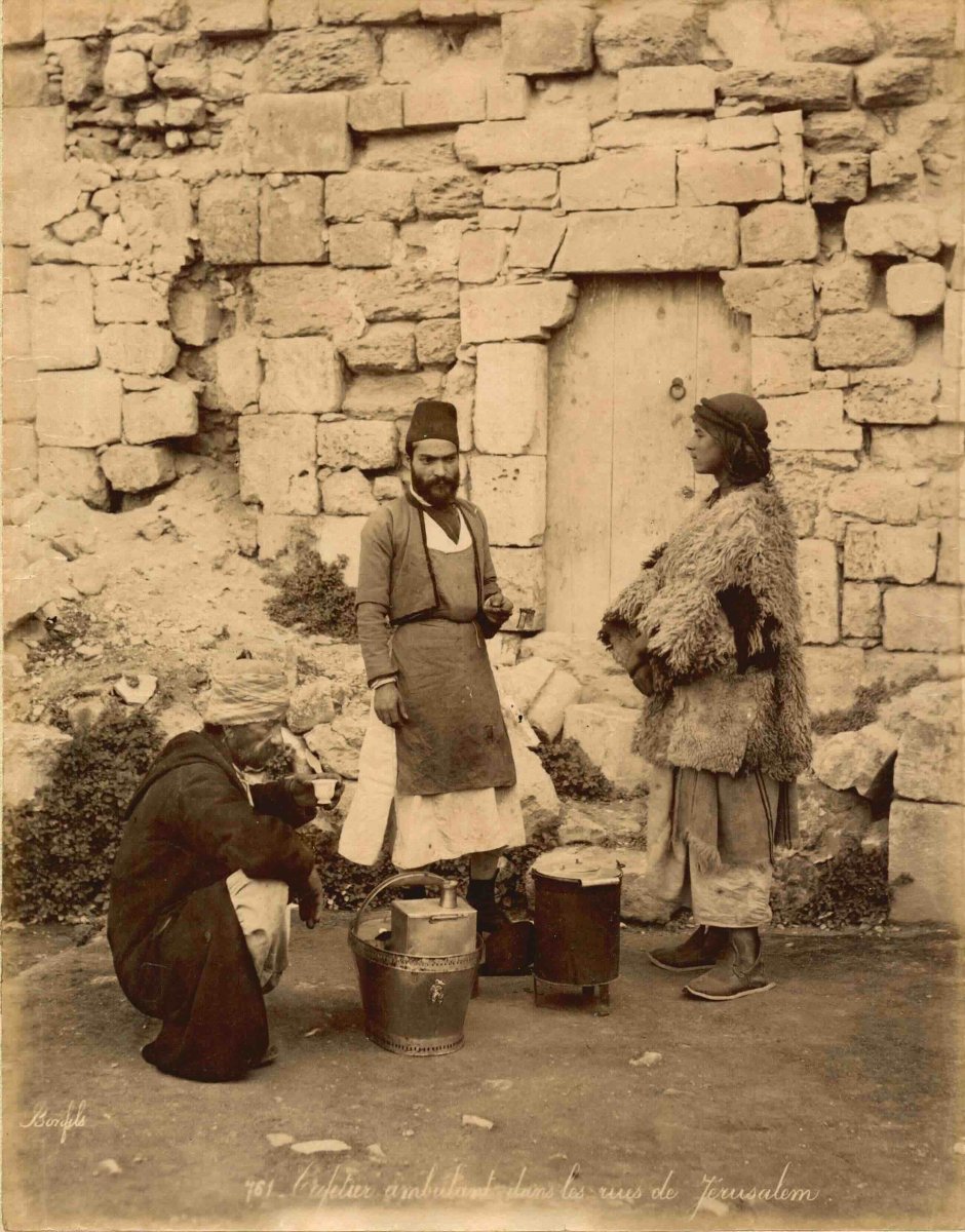 Felix BONFILS(1831-1885)  Cafetier ambulant dans les rues de Jerusalem c.1870 Tirage albuminé