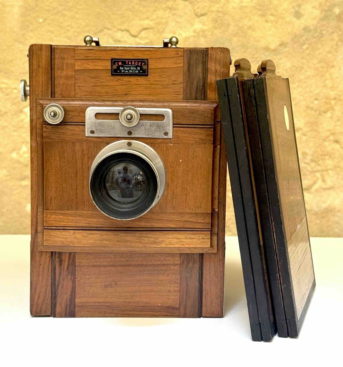 Target 13 X 18 Travel Camera And Its Two Frames, Circa 1900