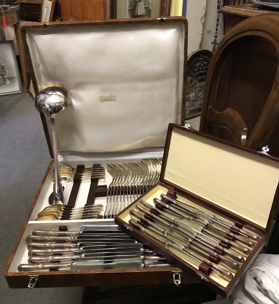  Ménagère 61 pièces  Métal Argenté 84 g orfèvre Guillaume Van den Bogaert Paris