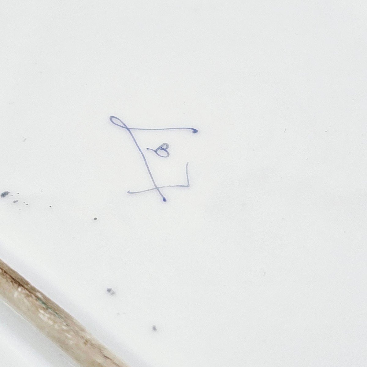 White Porcelain Box, XIXth Century, Signed-photo-1