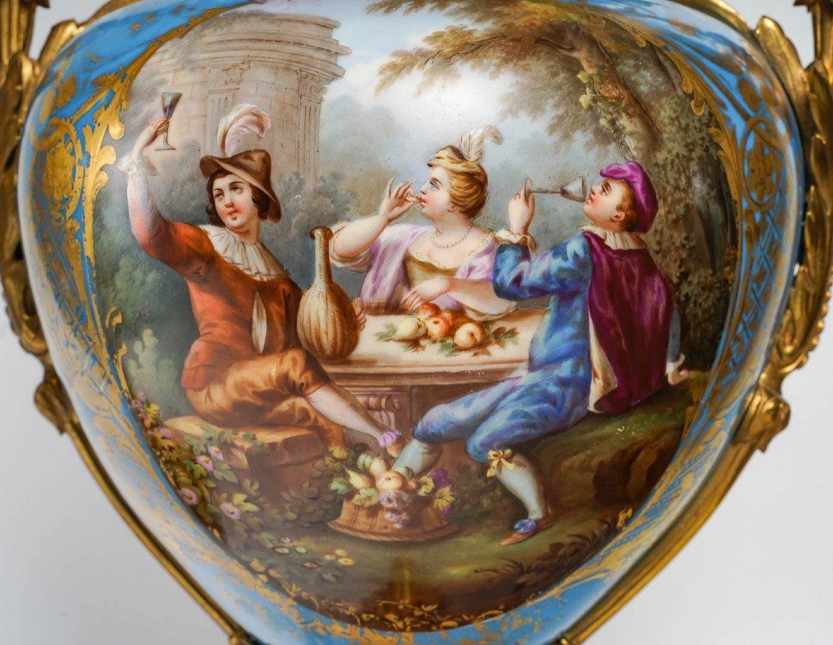 Paire de grands vases couverts en porcelaine et bronze doré, XIXᵉ siècle-photo-3