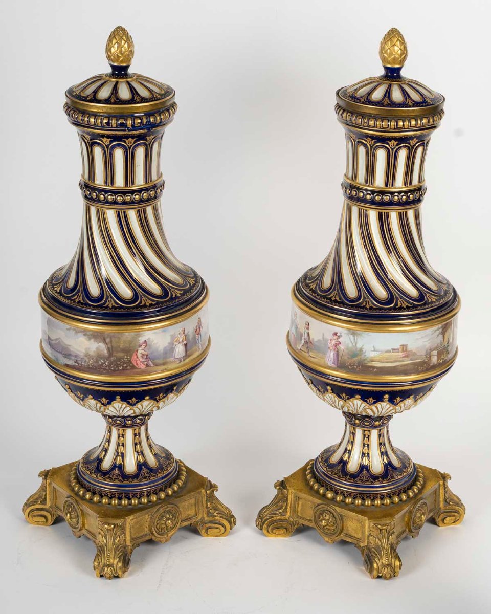 Paire de grands vases torsadés en porcelaine peinte et dorée, XIXᵉ siècle-photo-3