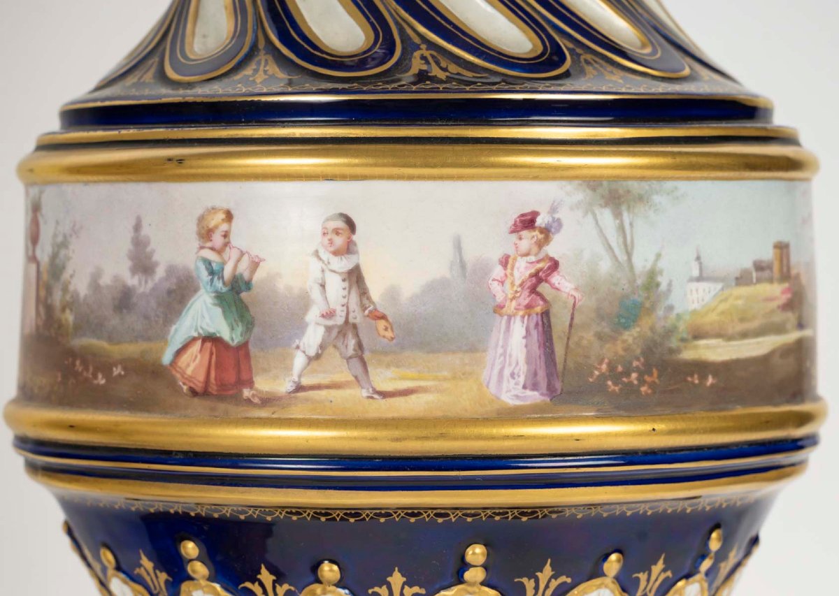 Paire de grands vases torsadés en porcelaine peinte et dorée, XIXᵉ siècle-photo-4