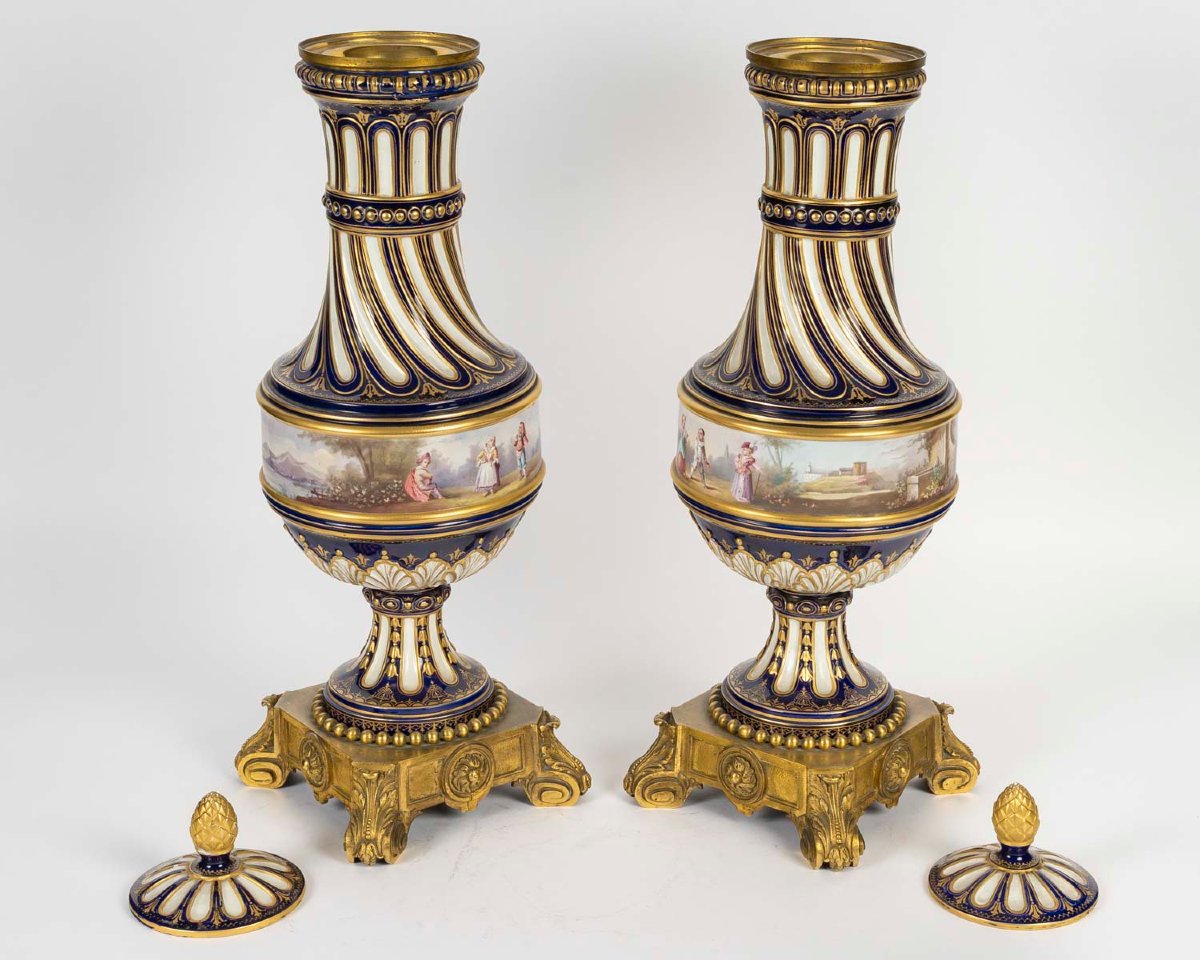 Paire de grands vases torsadés en porcelaine peinte et dorée, XIXᵉ siècle-photo-7