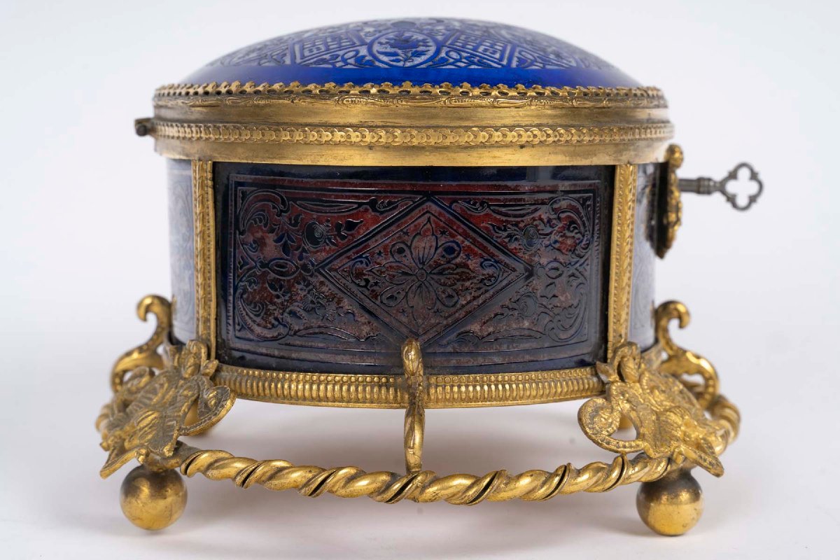 Coffret en cristal bleu gravé et bronze doré, XIXᵉ siècle-photo-4