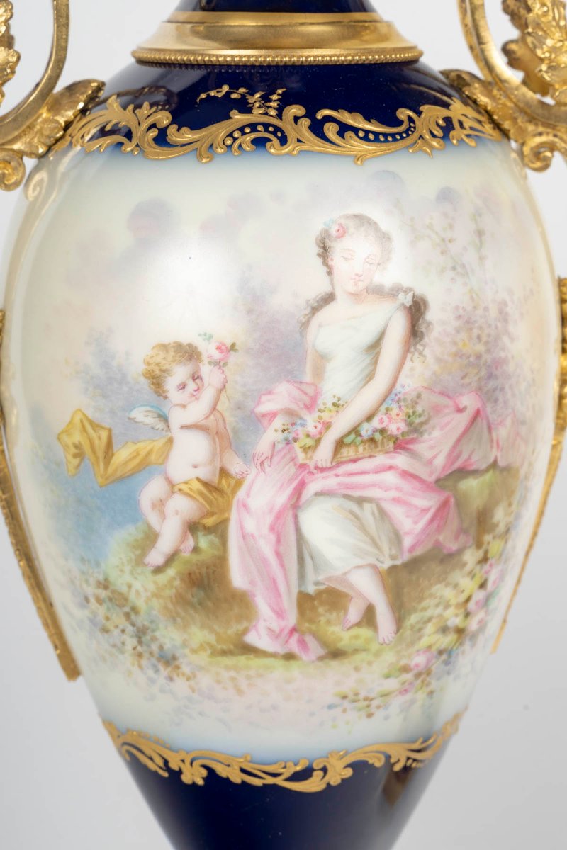 Paire de vases en porcelaine dans le goût de Sèvres – XIXᵉ siècle-photo-4