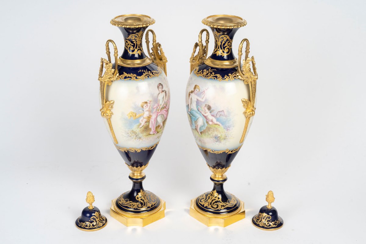 Paire de vases en porcelaine dans le goût de Sèvres – XIXᵉ siècle-photo-2