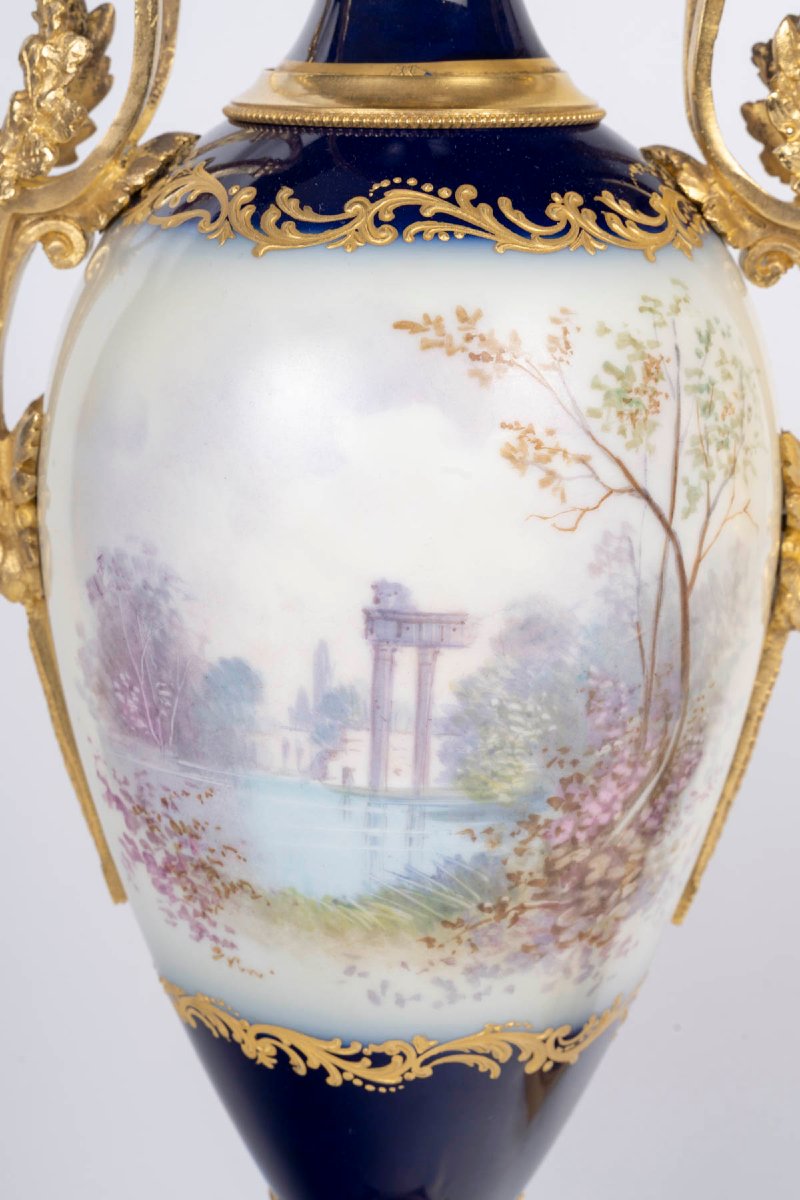 Paire de vases en porcelaine dans le goût de Sèvres – XIXᵉ siècle-photo-5