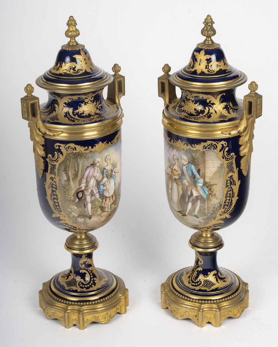 Paire de vases couverts en porcelaine et bronze doré – XIXᵉ siècle, style Napoléon III-photo-1
