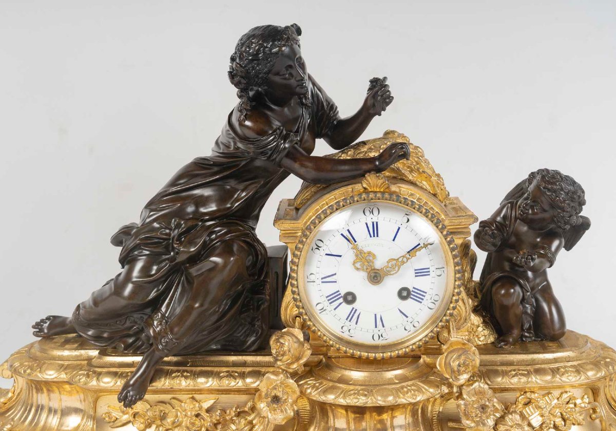 Garniture de cheminée en bronze patiné et doré, pendule et candélabres, XIXᵉ siècle-photo-2