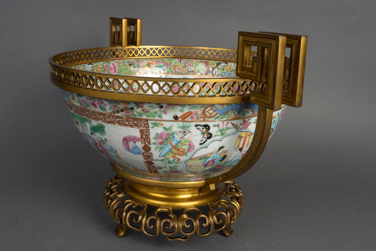 A Set Of Three Canton Porcelain Bowls With Gilt Bronze Mounts – China, 19th Century-photo-1