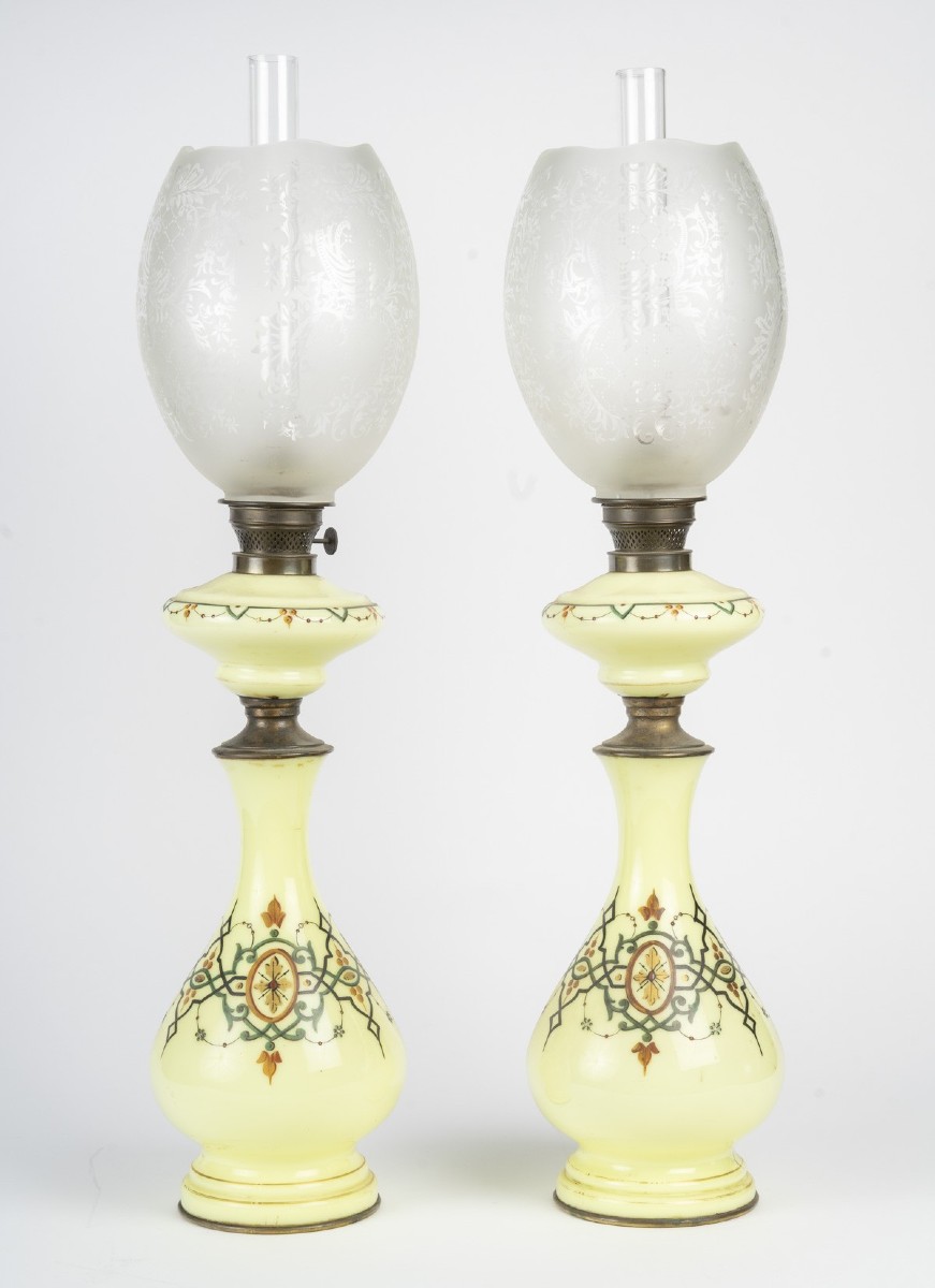 Paire de lampes en opaline peinte – fin XIXe siècle, goût orientaliste