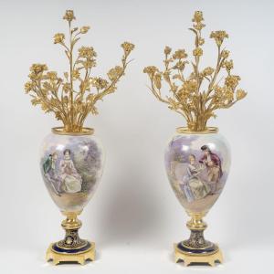 Vases, Paire de grands vases décorés avec bouquets en bronze doré – Époque Napoléon III