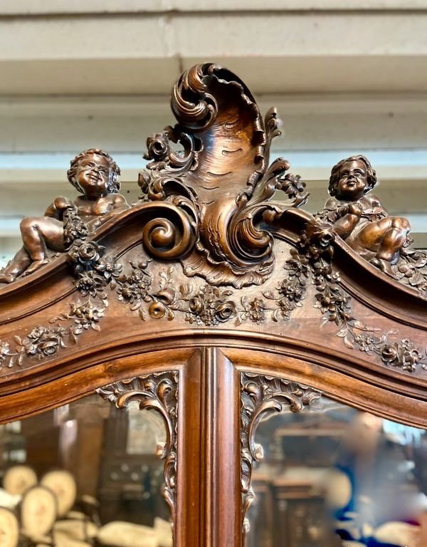 Louis XV Style Chambered Walnut-photo-4