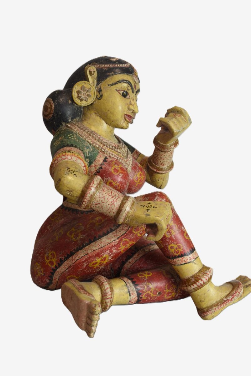Statue en bois d'inspiration traditionnelle de l'ouest de l'Inde, fin du XIXe siècle.-photo-2