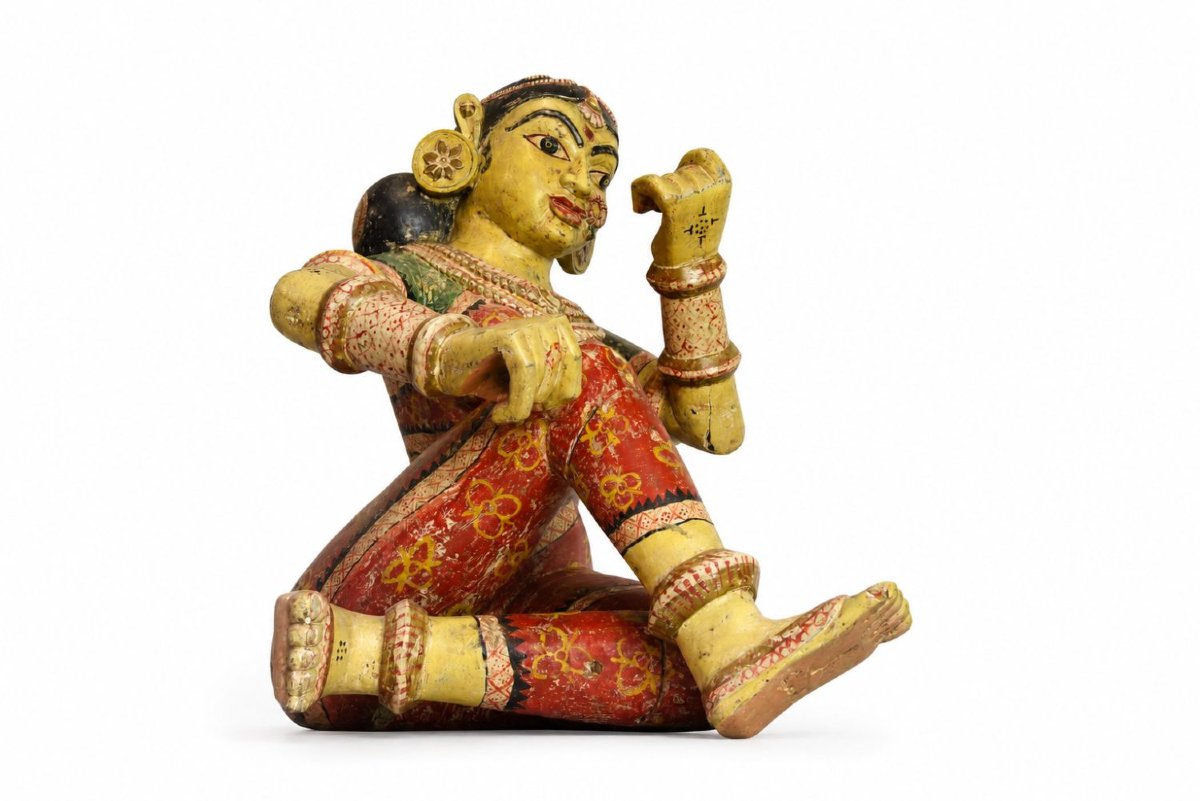 Statue en bois d'inspiration traditionnelle de l'ouest de l'Inde, fin du XIXe siècle.-photo-1