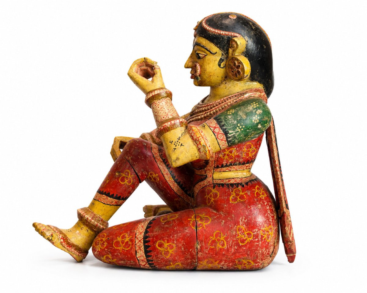 Statue en bois d'inspiration traditionnelle de l'ouest de l'Inde, fin du XIXe siècle.-photo-2