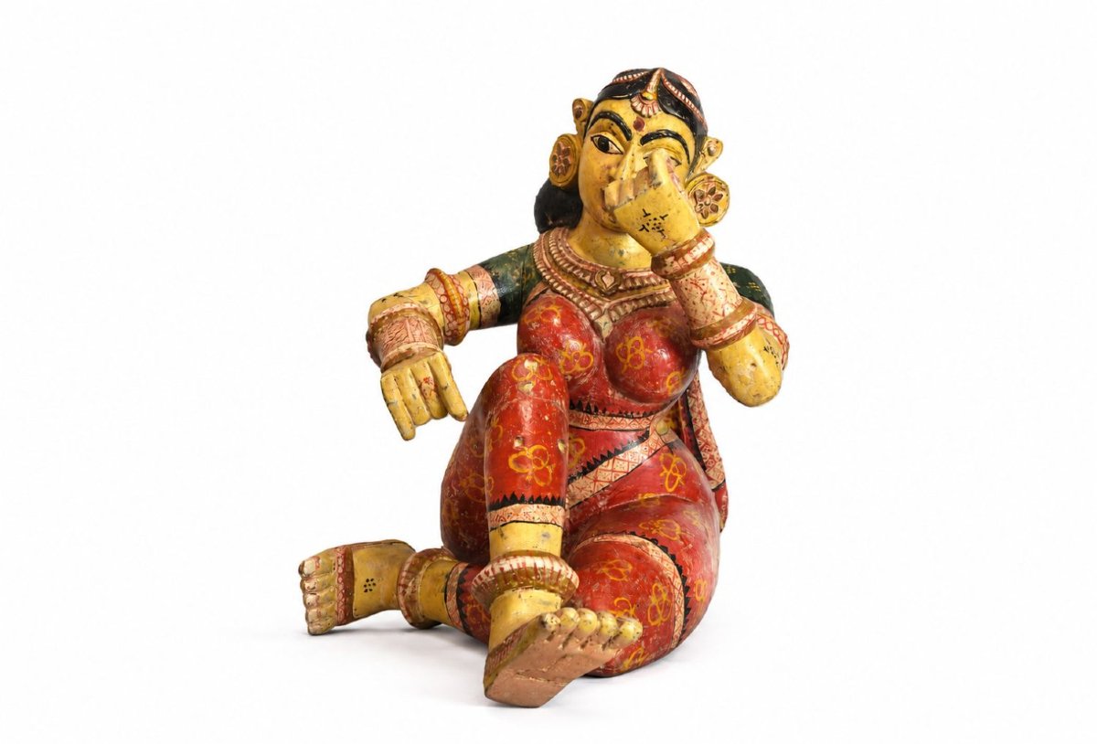 Statue en bois d'inspiration traditionnelle de l'ouest de l'Inde, fin du XIXe siècle.