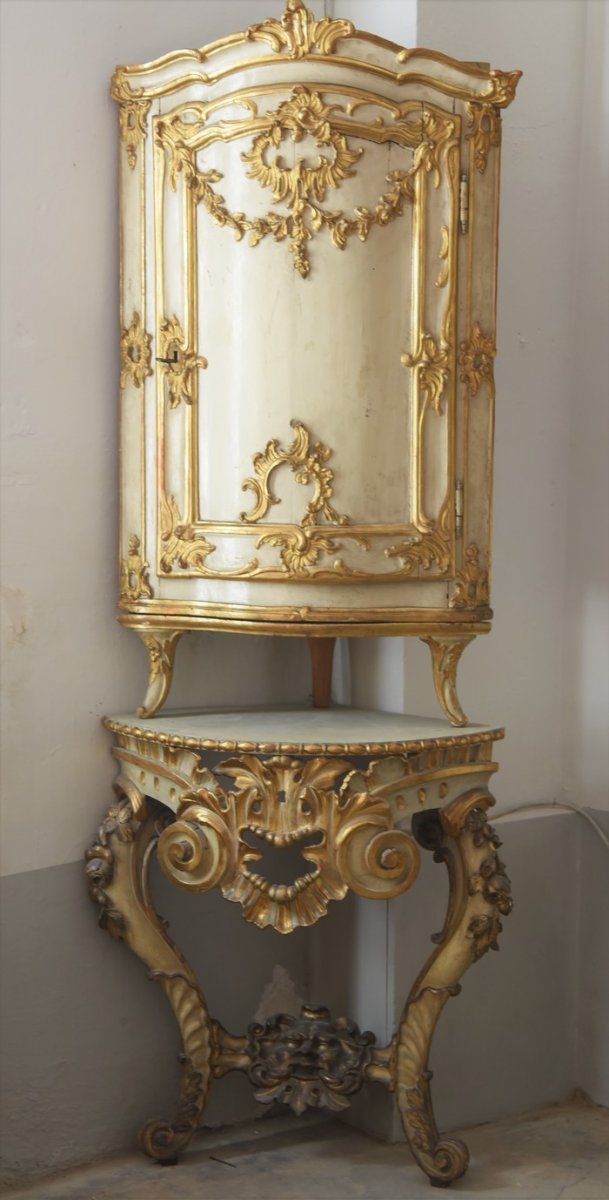 Old Corner Cabinet From The 1700s-photo-2