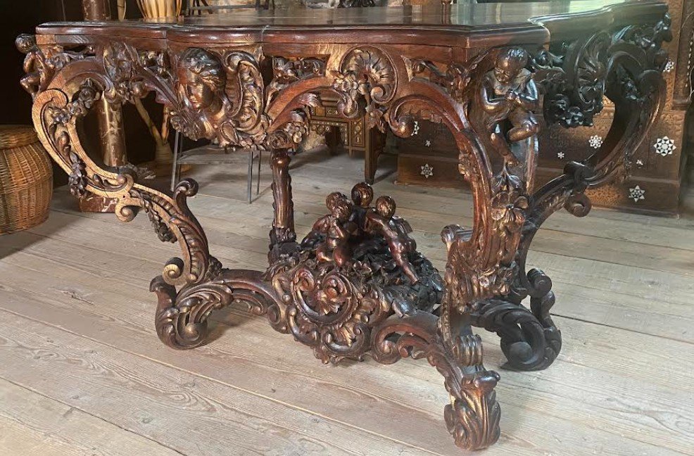 Console - Importante Table De Milieu Ornée De Puttis