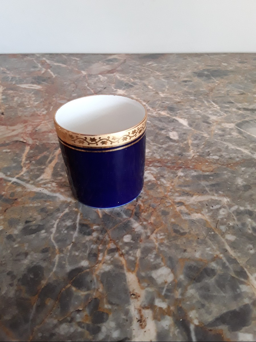 Six tasses à moka porcelaine de Limoges monture métal doré à l' or-photo-6