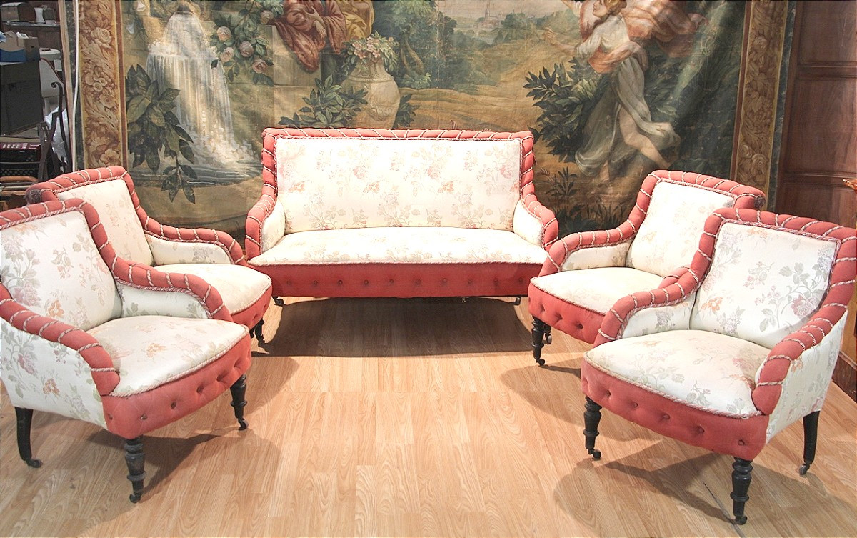 Napoleon III Upholstered Living Room 