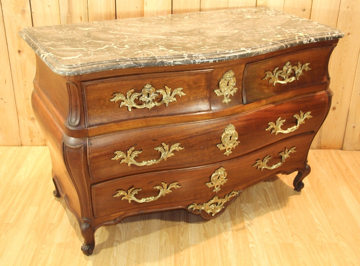 Early 18th Century Mahogany Chest Of Drawers, Port Work 