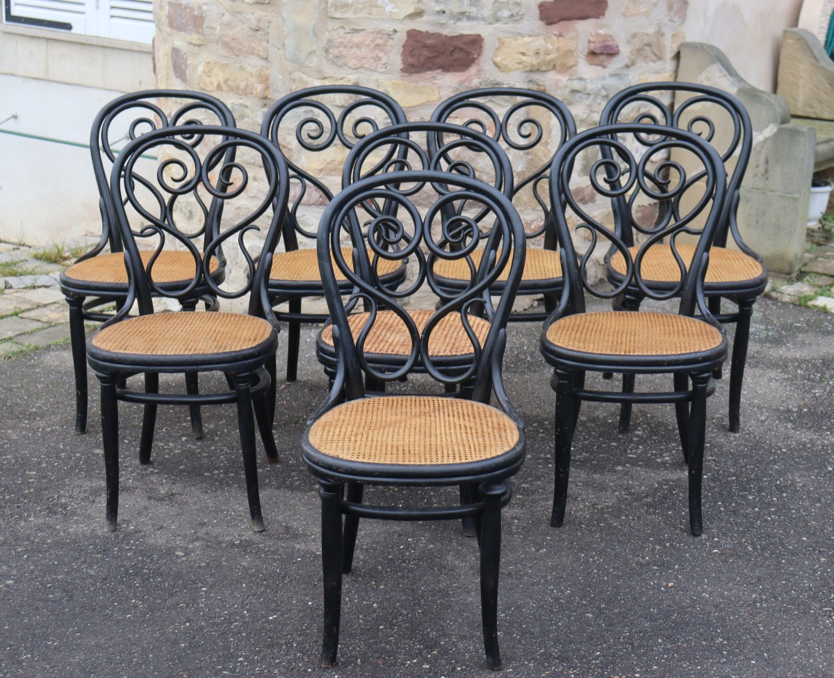 série de huit chaises Thonet modèle n°4 dites "café Daum" 1880