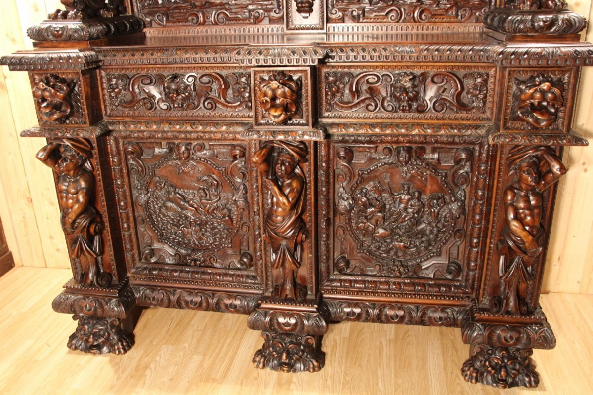 Important buffet dressoir de château en noyer de style Renaissance XIXème-photo-4