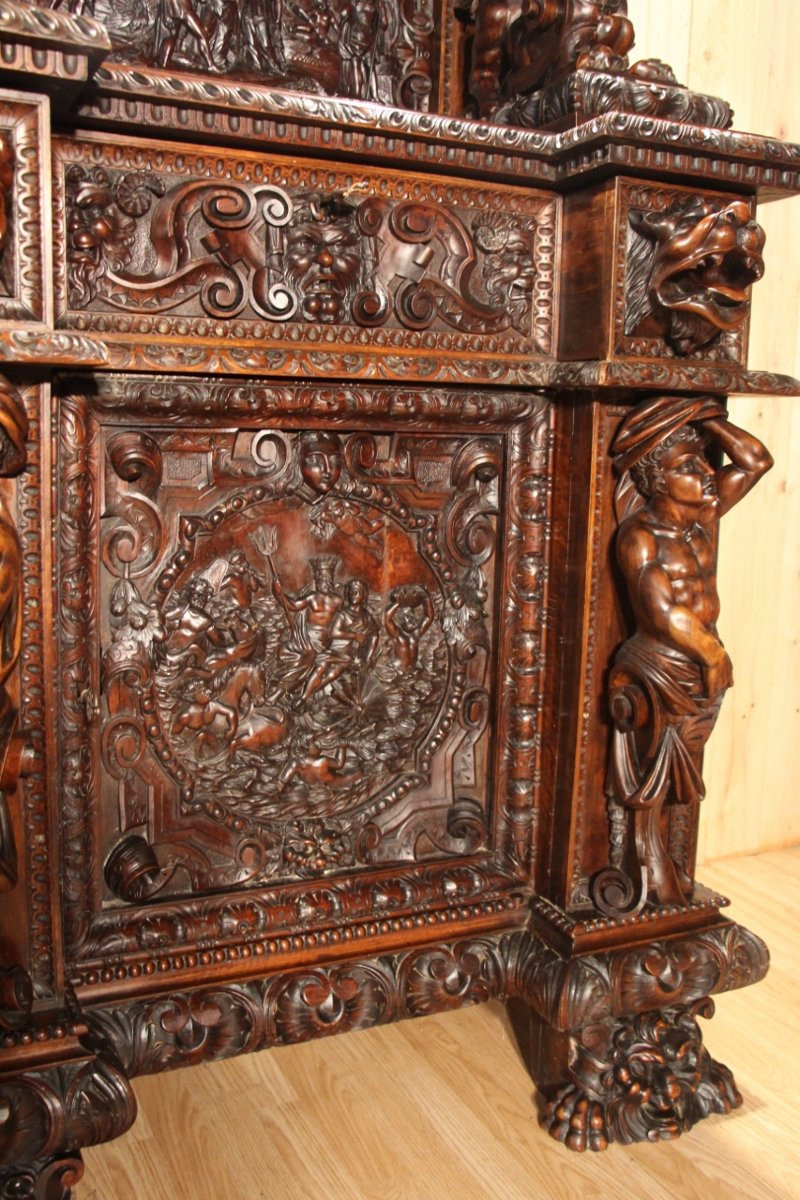 Important buffet dressoir de château en noyer de style Renaissance XIXème-photo-5