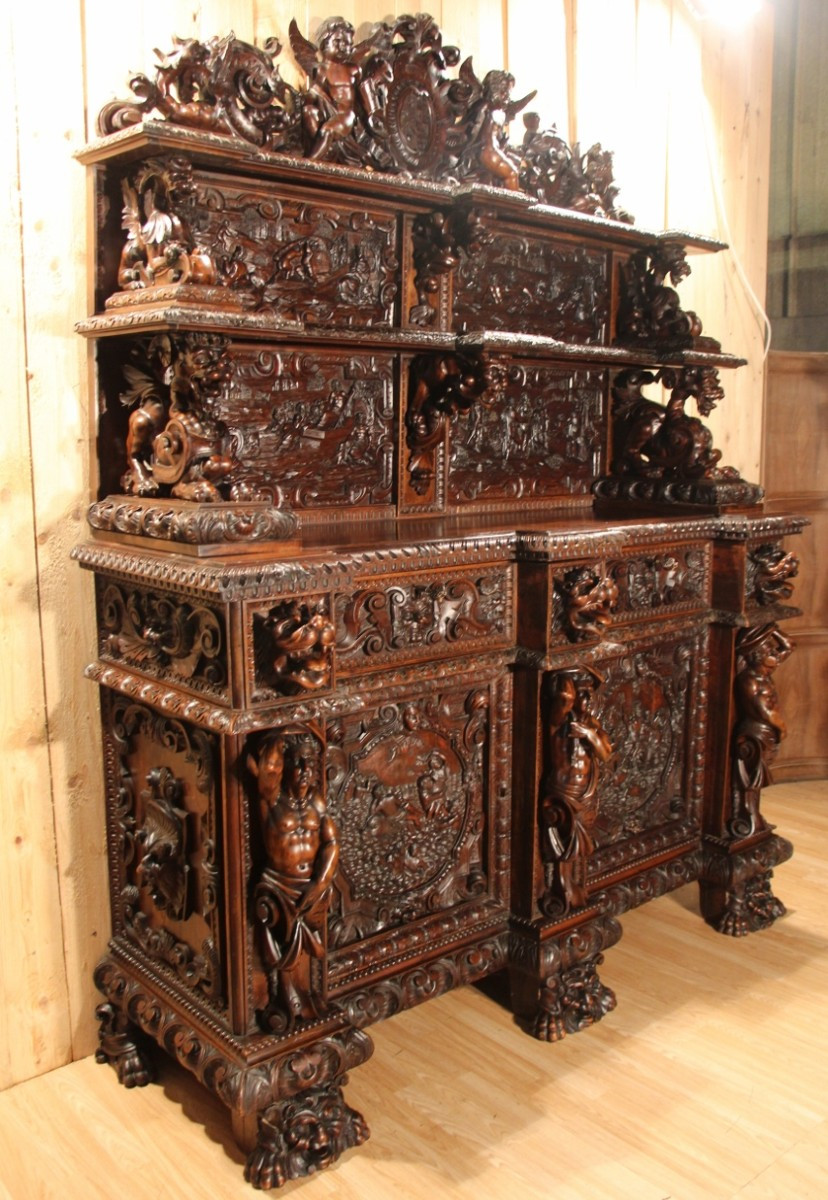 Important buffet dressoir de château en noyer de style Renaissance XIXème