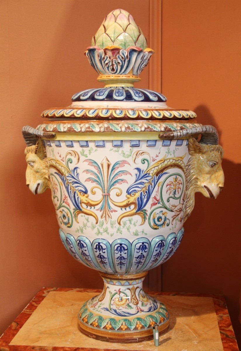 immense vase en faïence de Toul Bellevue  présenté en 1889 à l’exposition universelle de Paris