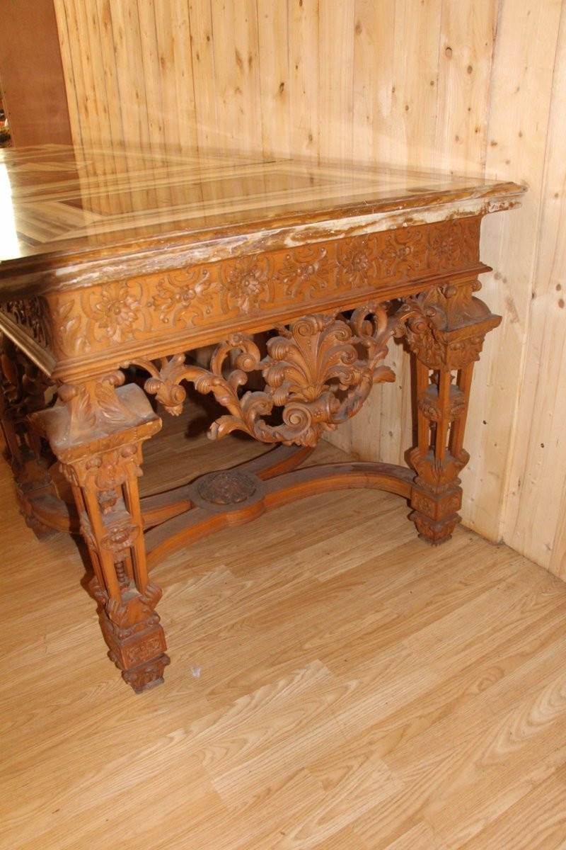 Huge Console Or Table In The Middle Of A Château After A Model From The Château De Versailles-photo-1