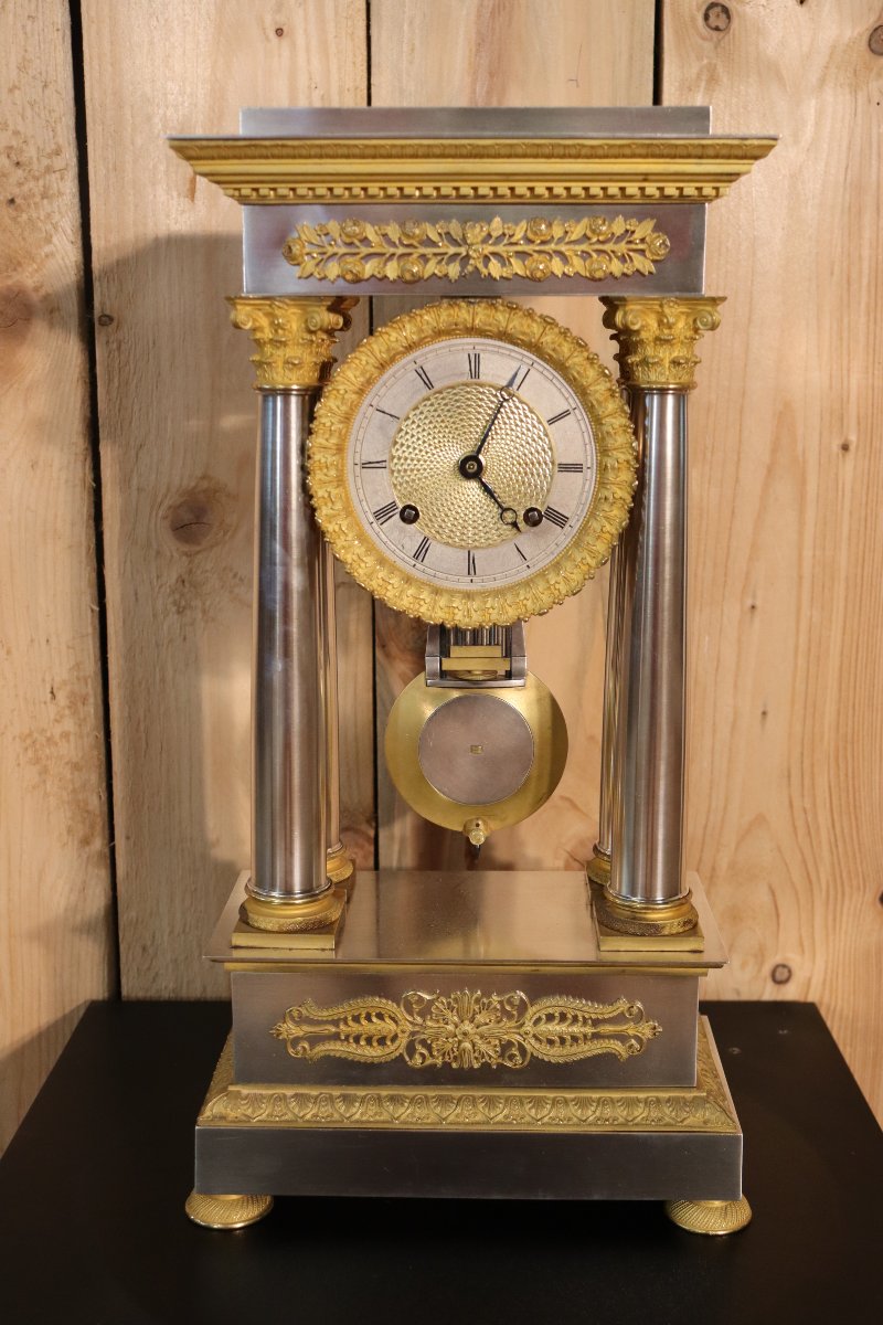 pendule a colonnes en argent massif de style empire 