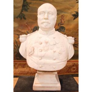 Large Bust In Carrara Marble Representing A General, Signed By D.trentacoste 1873