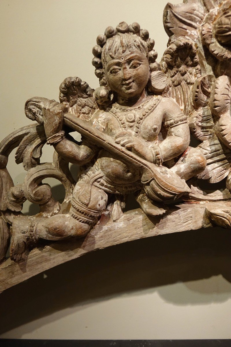 Arche en bois sculpté à deux anges musiciens, Inde , 19e S.-photo-2