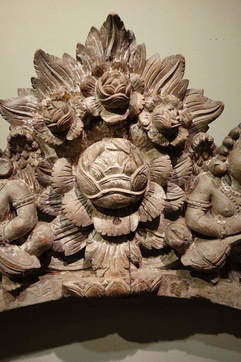 Arche en bois sculpté à deux anges musiciens, Inde , 19e S.-photo-3