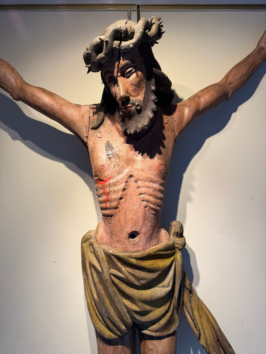 Très grand Christ  polychrome sculpté en ronde-bosse, France, XVIe s.-photo-2
