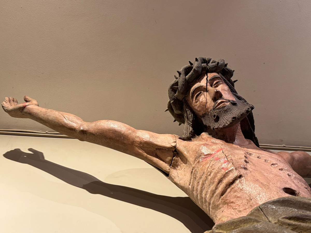 Très grand Christ  polychrome sculpté en ronde-bosse, France, XVIe s.-photo-1